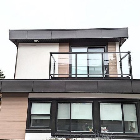 Centrally Located, Modern, 2 Bedroom Home Vancouver Luaran gambar