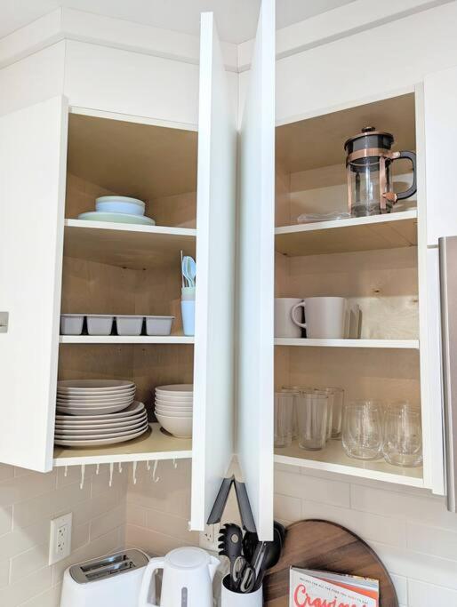 Centrally Located, Modern, 2 Bedroom Home Vancouver Luaran gambar