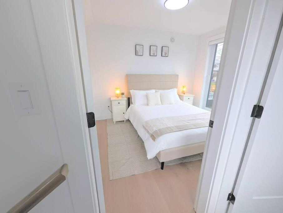 Centrally Located, Modern, 2 Bedroom Home Vancouver Luaran gambar