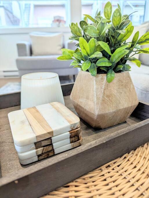Centrally Located, Modern, 2 Bedroom Home Vancouver Luaran gambar