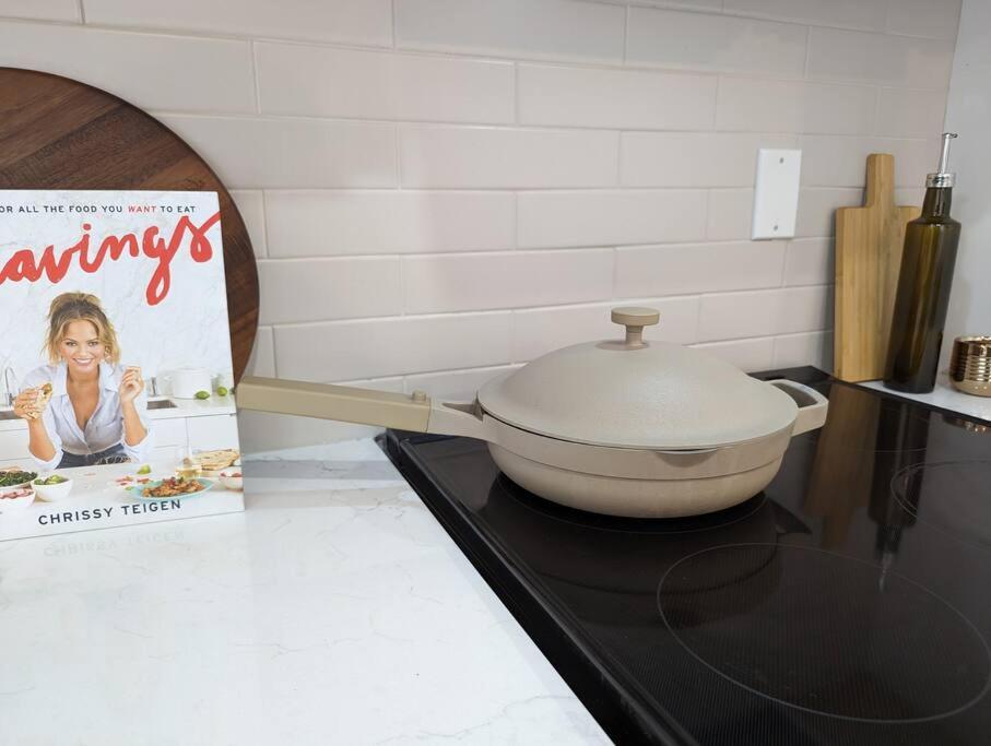 Centrally Located, Modern, 2 Bedroom Home Vancouver Luaran gambar