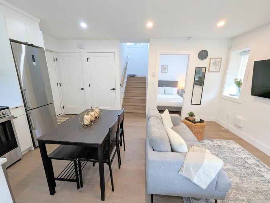 Centrally Located, Modern, 2 Bedroom Home Vancouver Luaran gambar